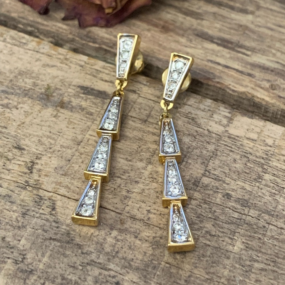 Nina Ricci Elegant Drop Earrings